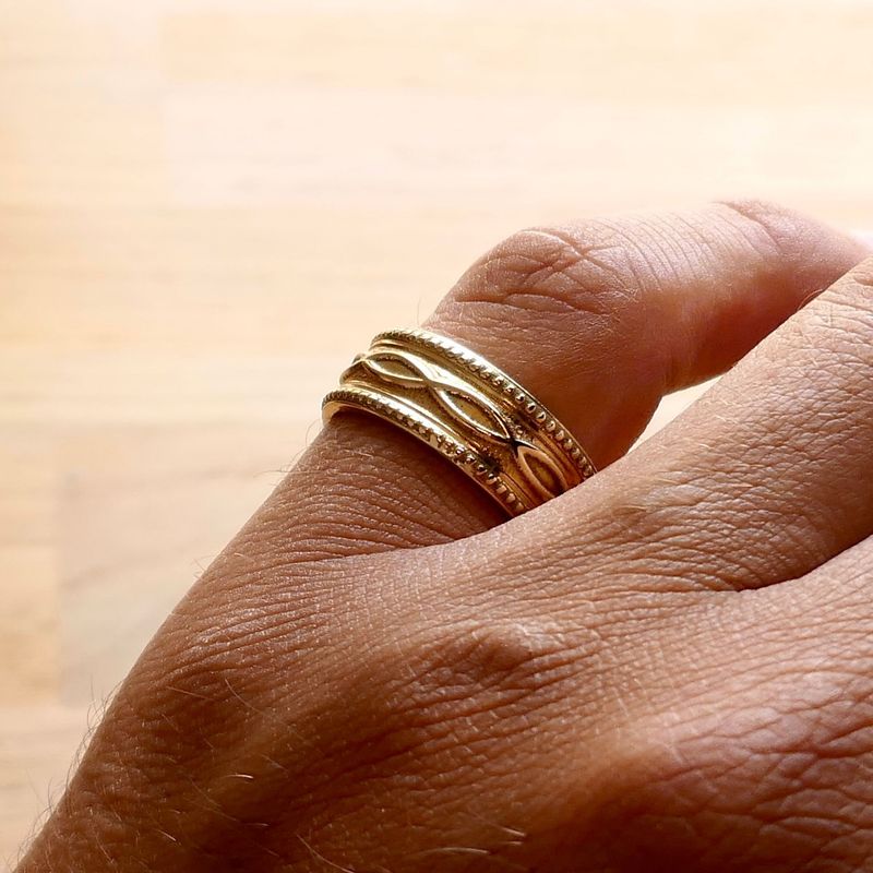 Afbeelding 9 van Gouden heren pinkring met patroon