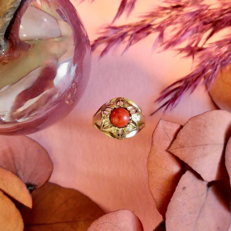 Image 2 of Gold ring with red coral | Vintage