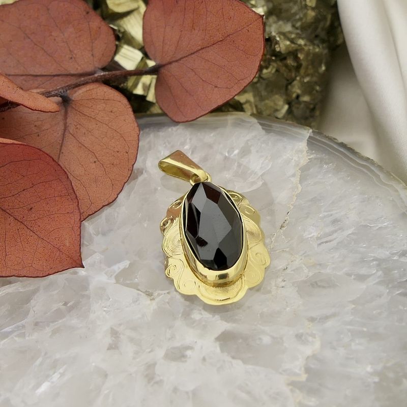 Image 9 of Vintage gold pendant with garnet