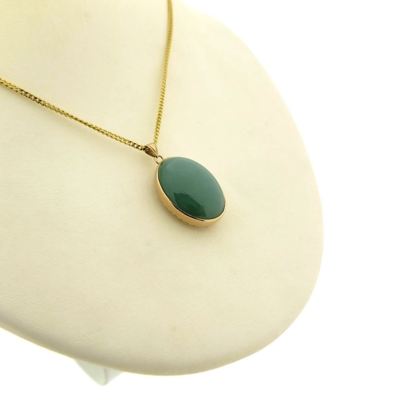 Image 9 of 18 carat gold pendant with aventurine