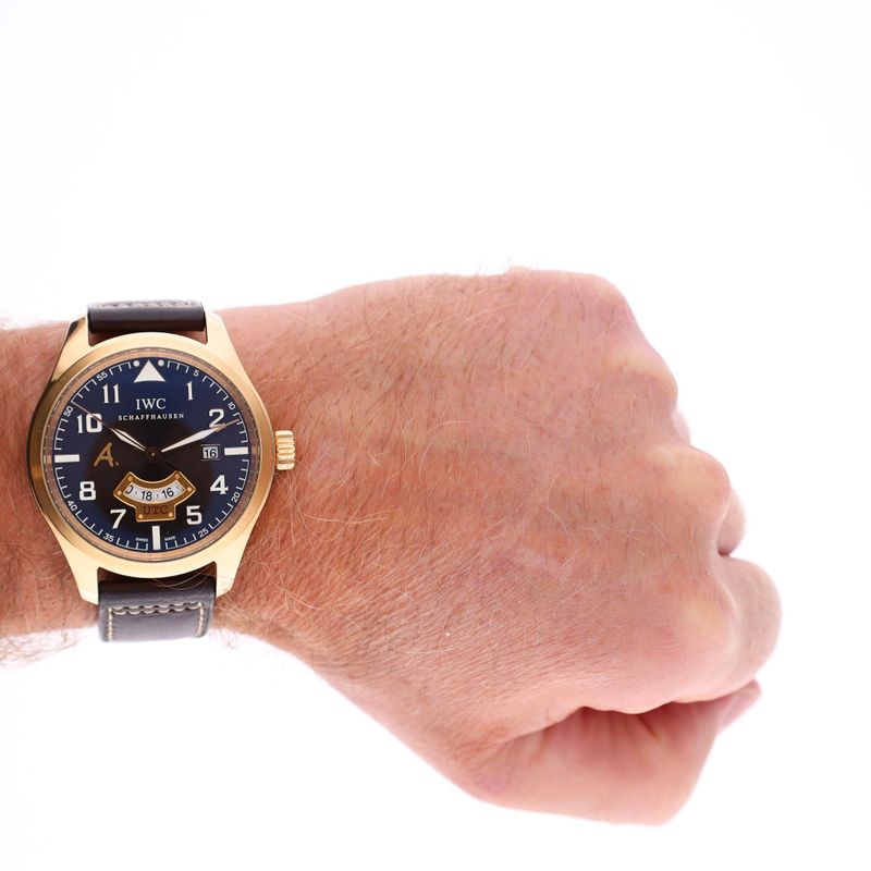 Afbeelding 16 van IWC Pilot's Watch UTC Antoine de Saint Exupéry IW3261-03; Limited Edition 18k. Gouden Heren Horloge