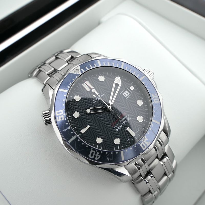 Image 14 of Omega Seamaster 300m 'James Bond' 2221.80.00; Men's diving watch
