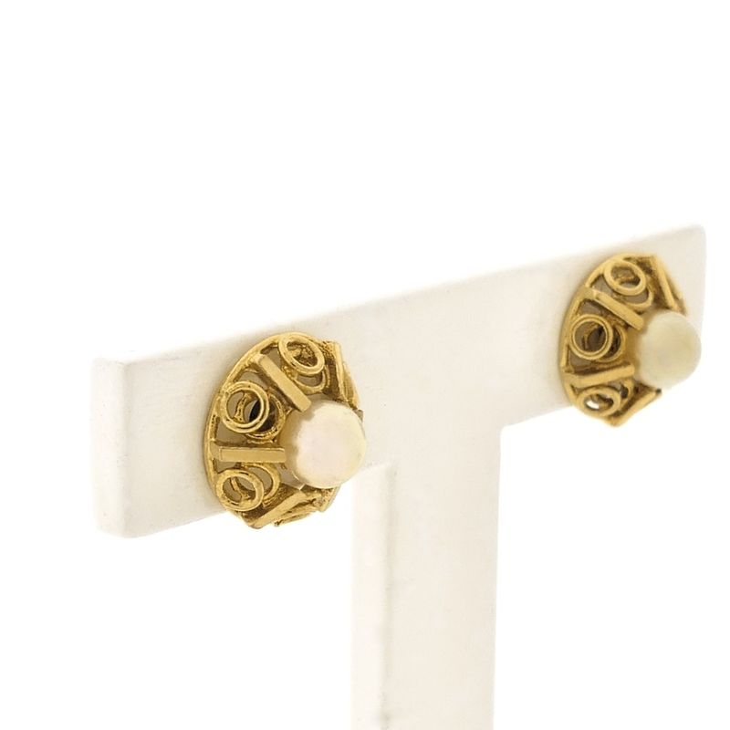 Image 6 of Gold stud earrings with pearl