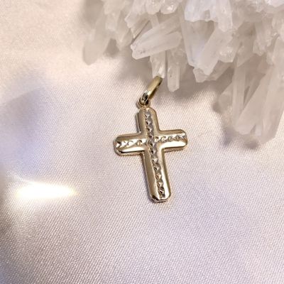Image 2 of 9 carat pendant of a cross.