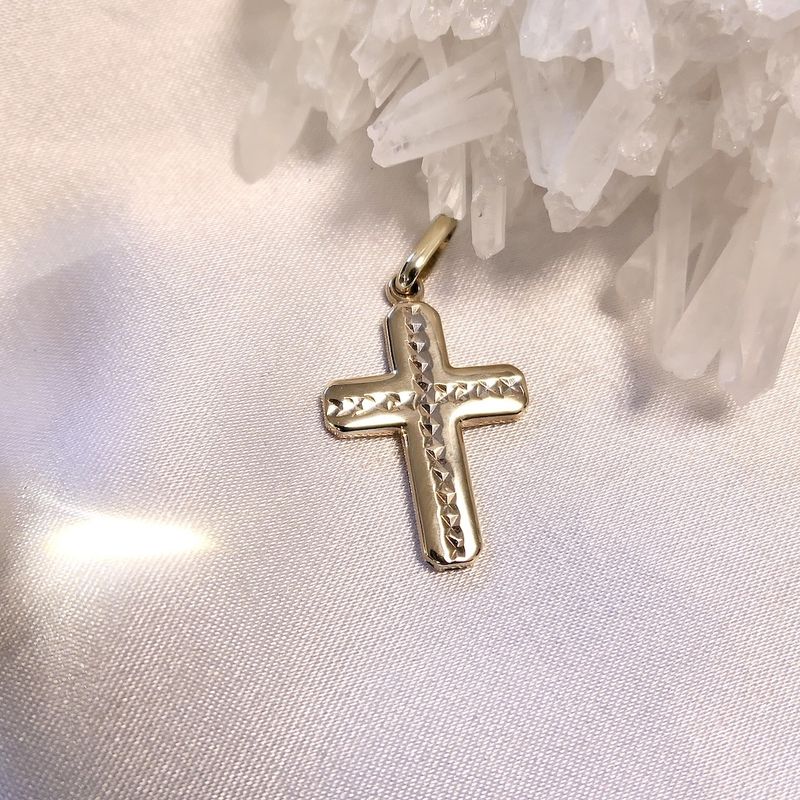 Image 2 of 9 carat pendant of a cross.