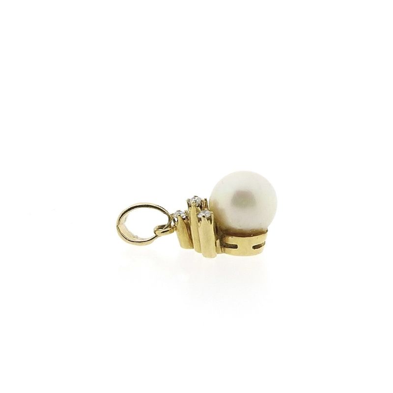 Image 4 of Gold pendant with pearl and diamond | 0.04 ct.