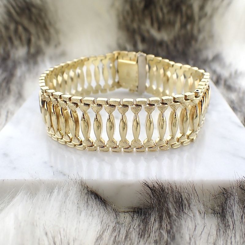 Image 9 of Vintage gold link bracelet; 19.5 cm