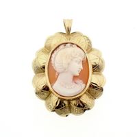 Vintage gold pendant with cameo