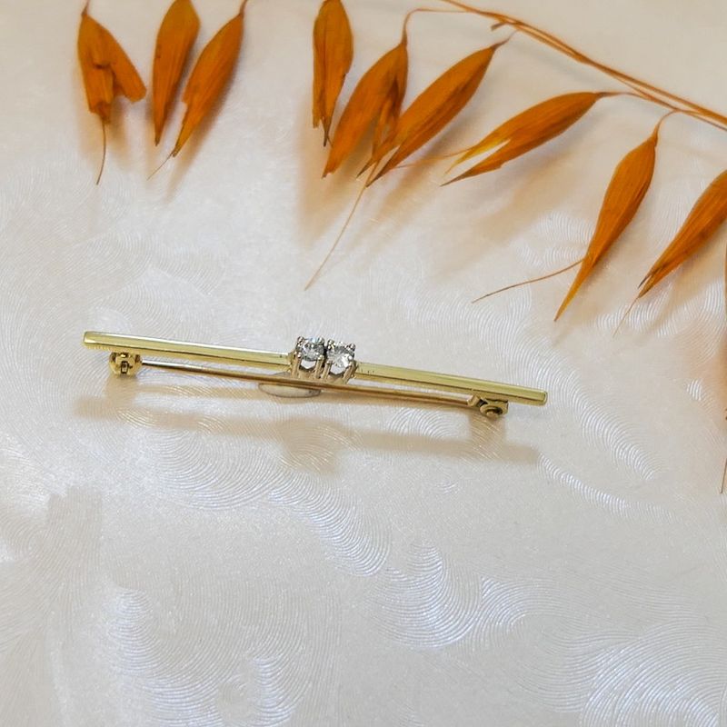 Image 2 of Gold brooch with zirconia