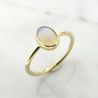 Gold ring with precious opal