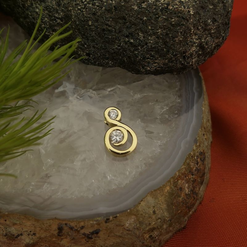 Image 2 of Gold pendant with zirconia