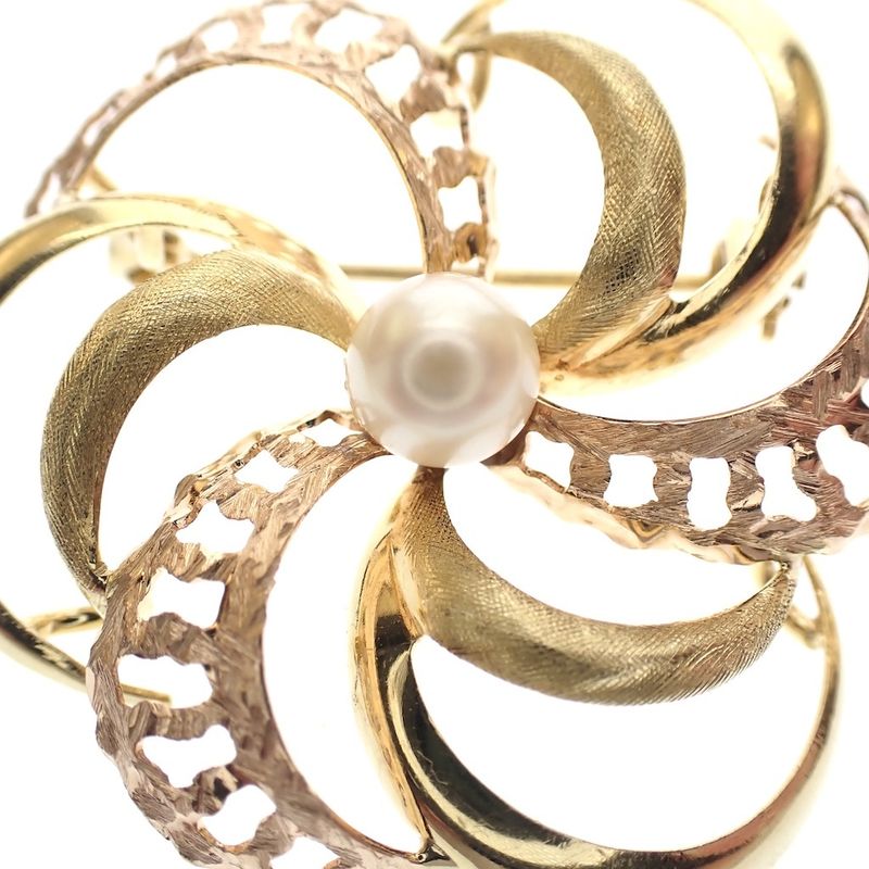 Image 3 of Vintage two-tone gold brooch with pearl