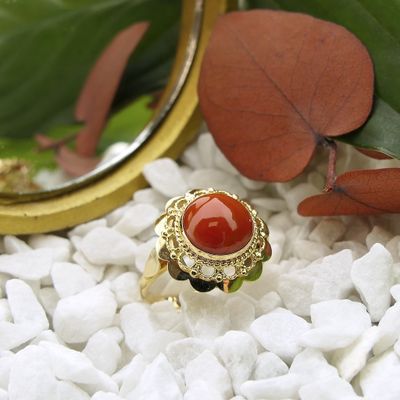 Gold ring with red coral | Vintage Image 2 of Gold ring with red coral | Vintage