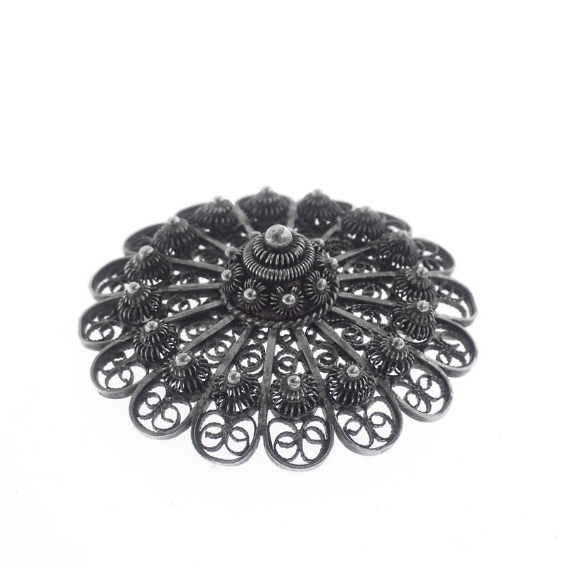 Image 3 of Silver Zeeland button brooch | Ø 38.5 mm