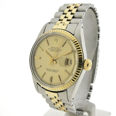 Rolex Datejust 1601 'Full-set'; Vintage automatic watch from 1977 Image 2 of Rolex Datejust 1601 'Full-set'; Vintage automatic watch from 1977