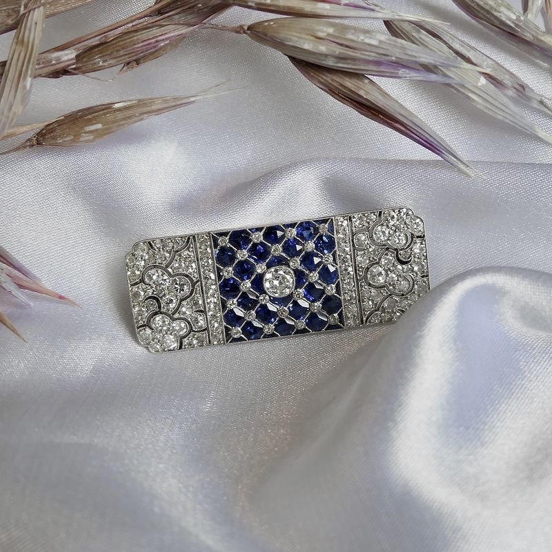 Image 2 of Platinum brooch with sapphire and diamond approx. 1.70 ct.