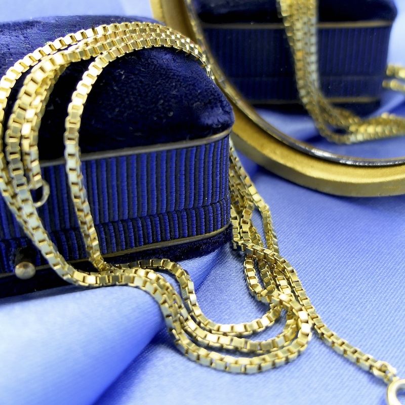 Image 2 of Gold long Venetian link chain