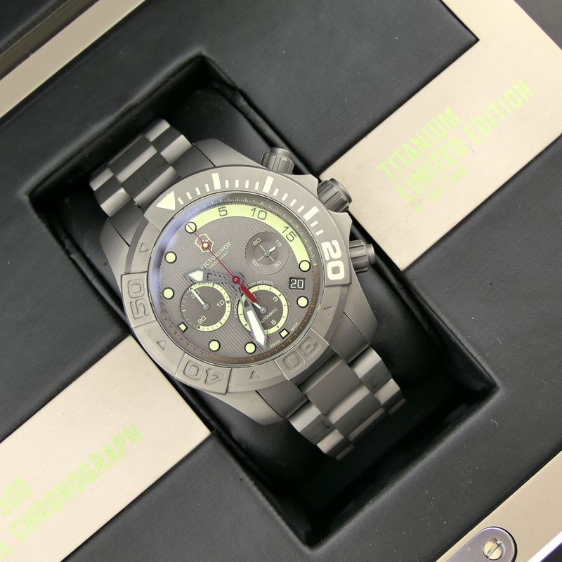 Image 18 of Victorinox Swiss Army Dive Master 500 'Limited Edition' 241660; Automatic chronograph diving watch