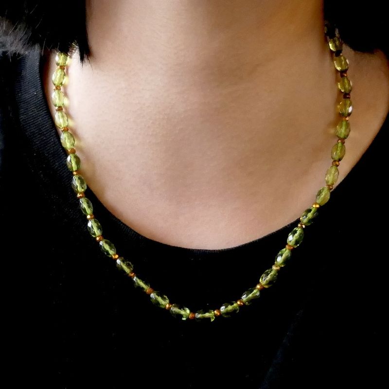 Image 10 of 9 carat peridot bead necklace