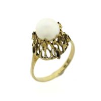 8 carat ring with pearl