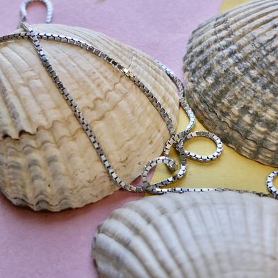 Image 2 of White gold Venetian link chain | 39.5 cm