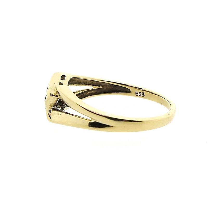 Image 9 of Gold ring with diamond; 0.02 ct.