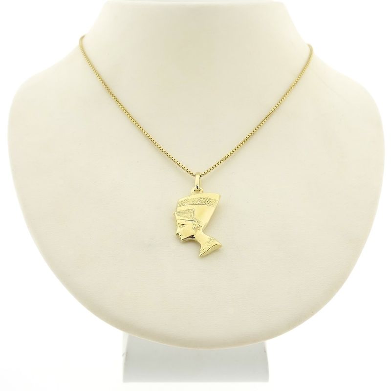 Image 6 of Gold pendant of Egyptian Queen Nefertiti