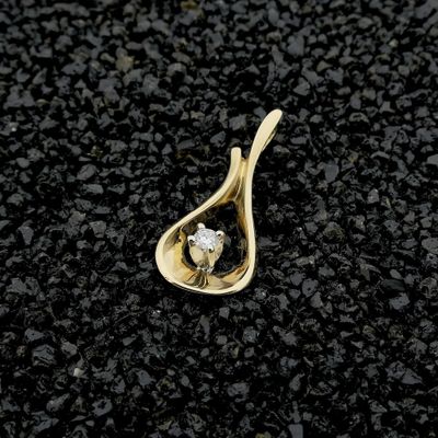 Image 2 of Gold pendant with diamond | 0.12 ct.