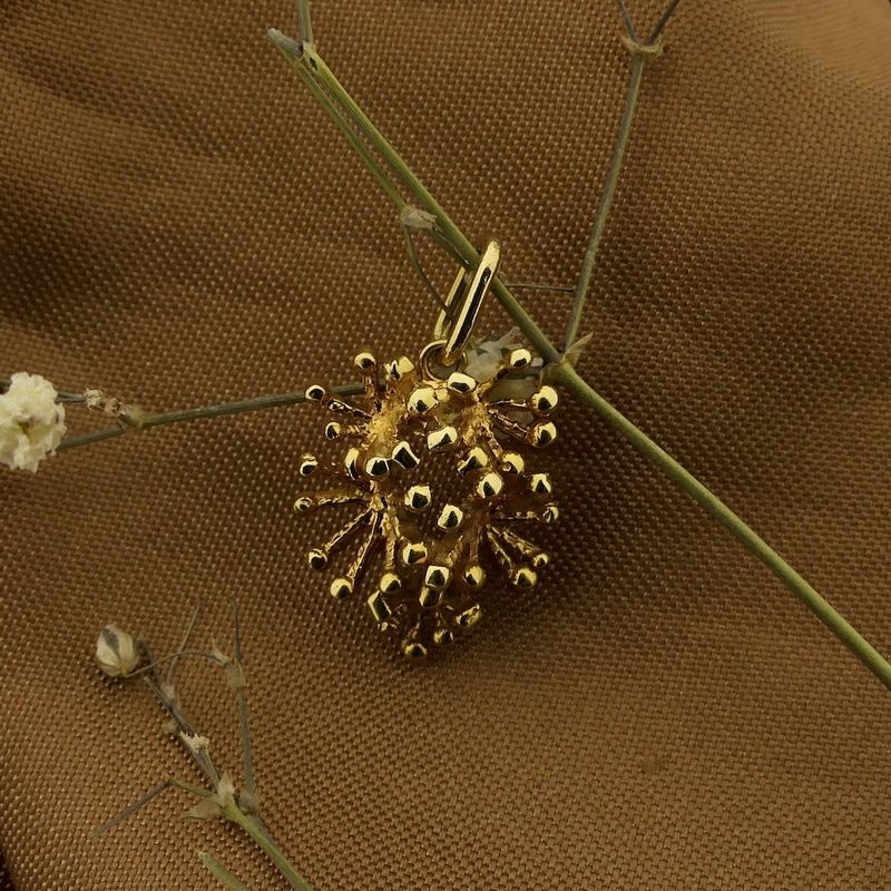 Image 2 of Gold pendant | Coral