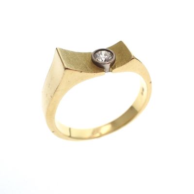 Image 1 of Gold solitaire ring with diamond; 0.15 ct.