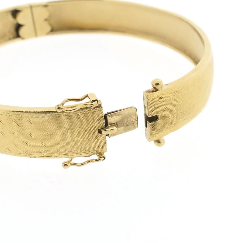 Image 5 of Gold slave bracelet with pattern; Size M/L