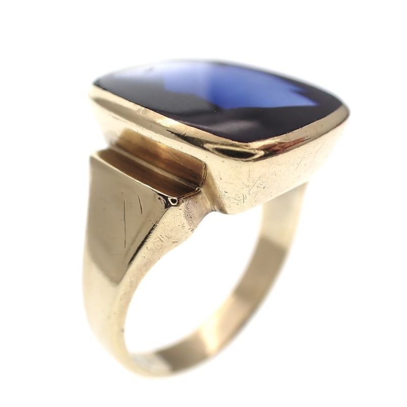 Image 5 of Vintage gold 'Elvis' ring with royal blue gemstone