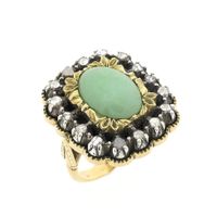Gold Victorian ring with jade and rose-cut diamonds; approx. 0.32 ct.