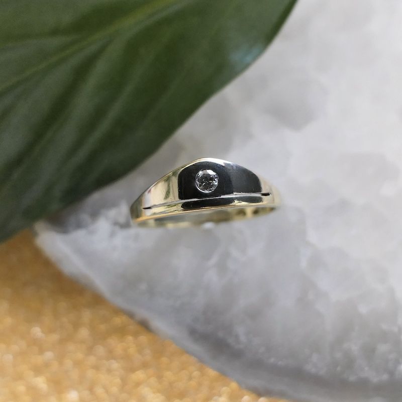 Image 2 of Gold solitaire ring with diamond 0.06 ct.