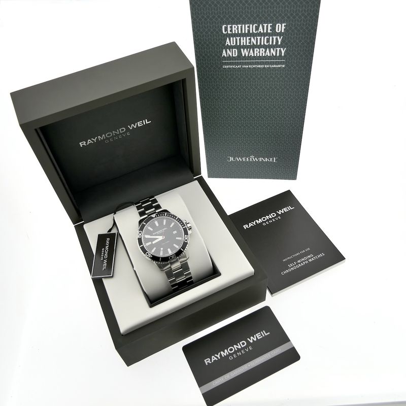 Image 4 of Raymond Weil Tango 8260-ST1-20001; Men's watch