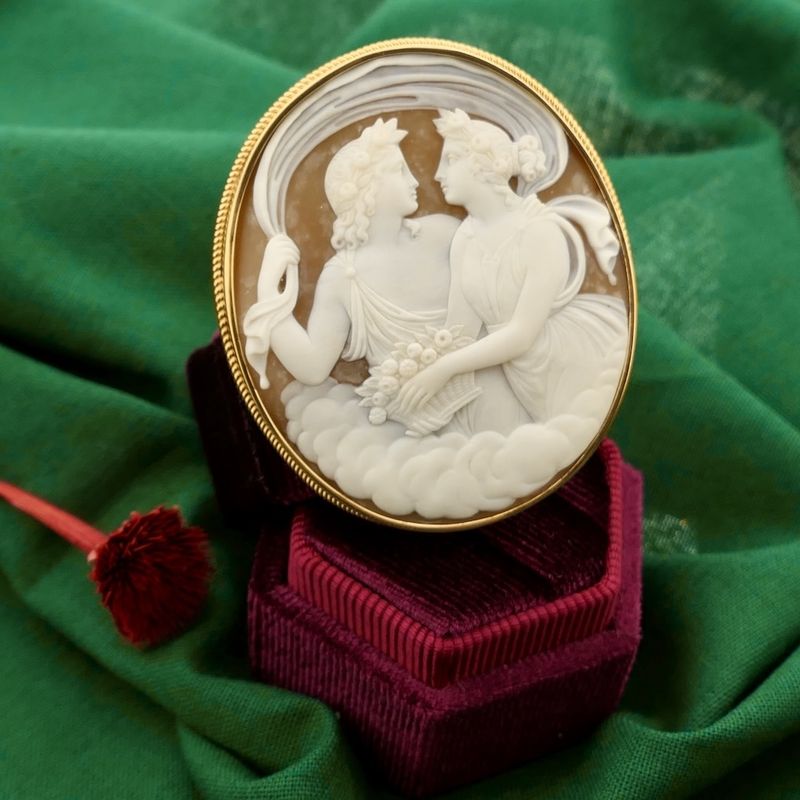 Image 2 of Antique gold brooch with cameo