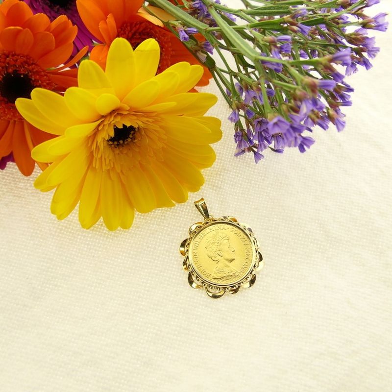 Image 2 of Gold pendant of 10 guilder coin Queen Wilhelmina 1917