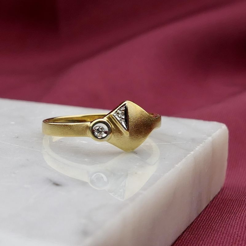 Image 2 of 8 carat ring with diamonds; 0.02 ct.