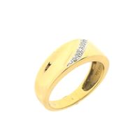 Gold ring with diamond; 0.04 ct.