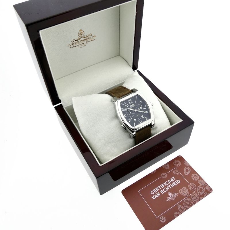 Image 11 of Oris Tonneau Worldtimer; Automatic GMT men's watch