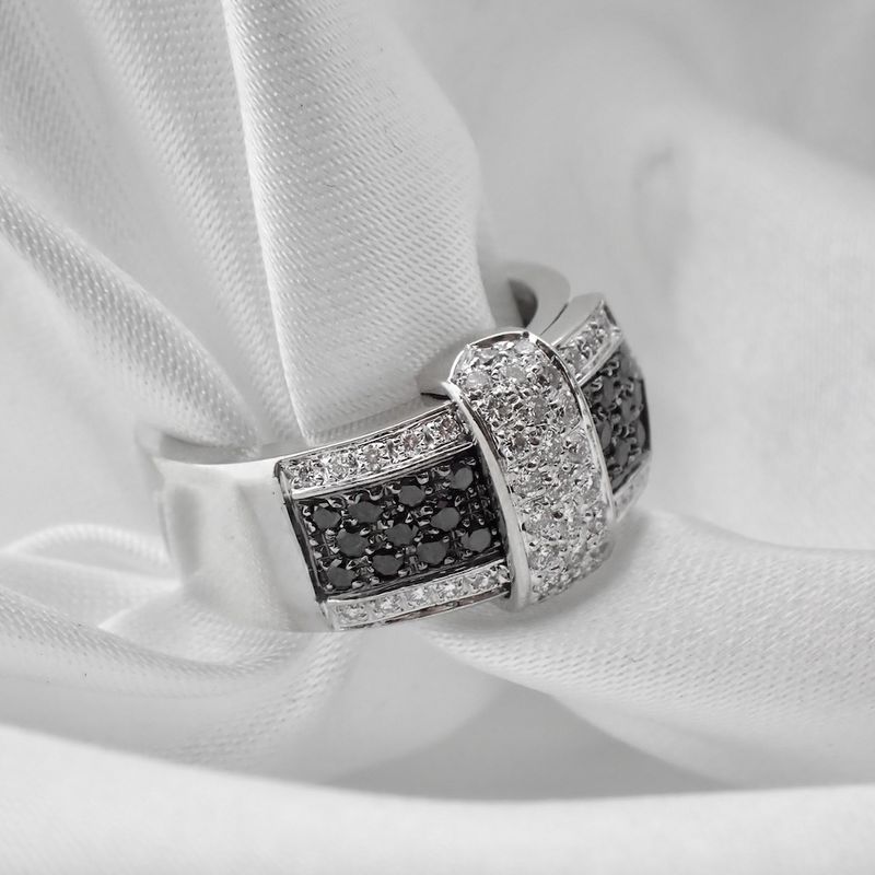 Image 6 of Leo Pizzo white gold ring with white and black diamonds; 0.84 ct.