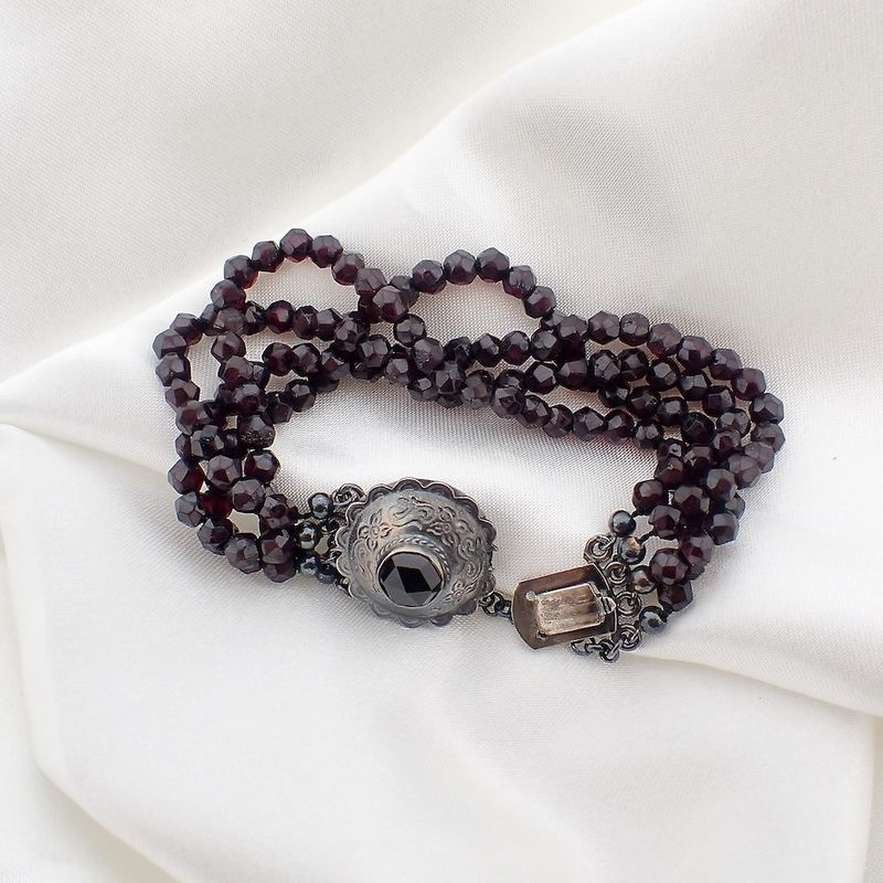 Image 4 of Garnet bead bracelet with silver clasp; Antique | Small size! Ø 49 mm
