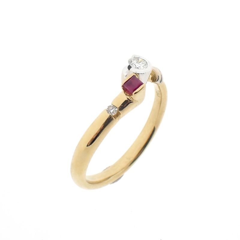 Image 1 of 18K Gold Ring with Ruby and Diamond | 0.07 ct.
