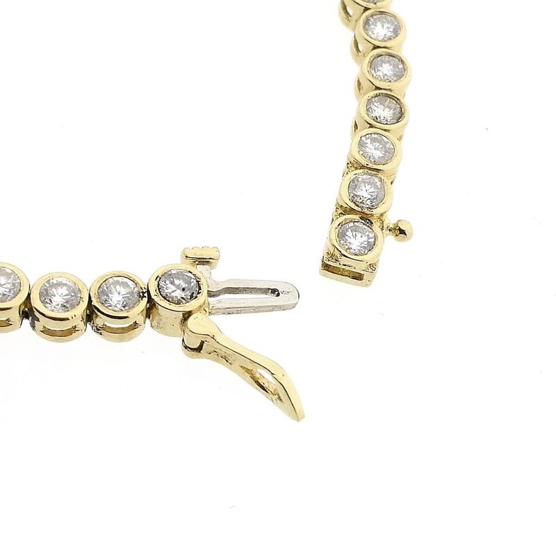 Image 4 of Gold tennis bracelet with diamonds; 5.60 ct.
