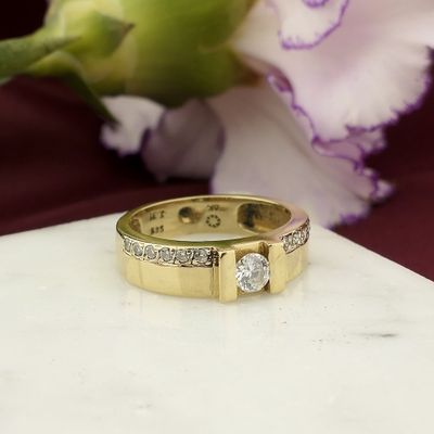 Image 2 of Gold ring with zirconia