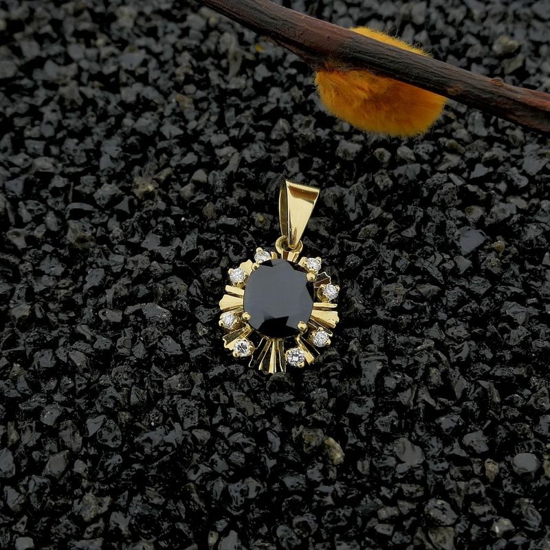 Image 11 of 18-karat gold pendant with sapphire and diamond | 0.12 ct.