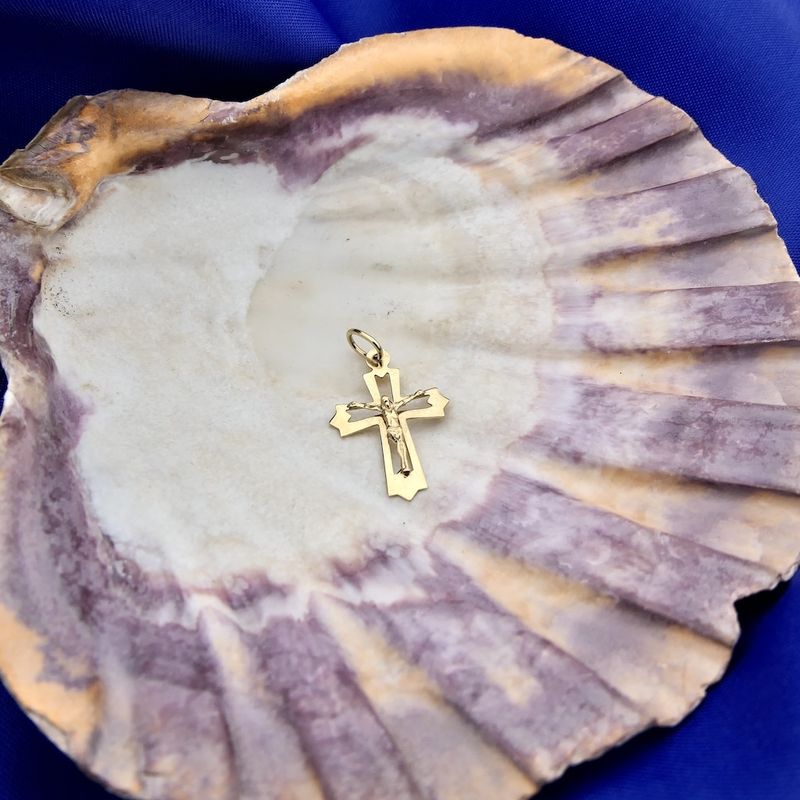 Image 2 of Gold pendant of a cross with corpus