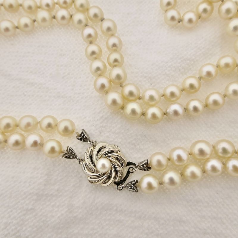 Image 2 of Vintage pearl necklace with white gold clasp | 51 cm
