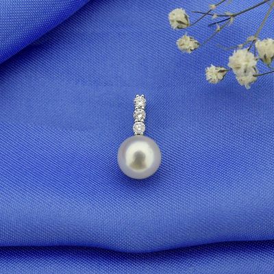 Image 2 of 18-karat white gold pendant with pearl and diamond | 0.18 ct.