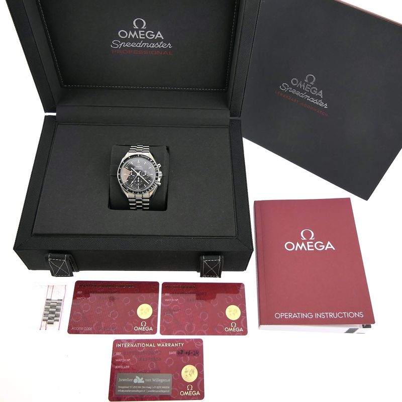 Image 19 of Omega Speedmaster Moonwatch 'Double Sapphire' 310.30.42.50.01.002; Chronograph men's watch